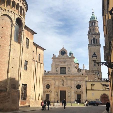 Luxury 3 Al Duomo Di Parma Apartment Bagian luar foto