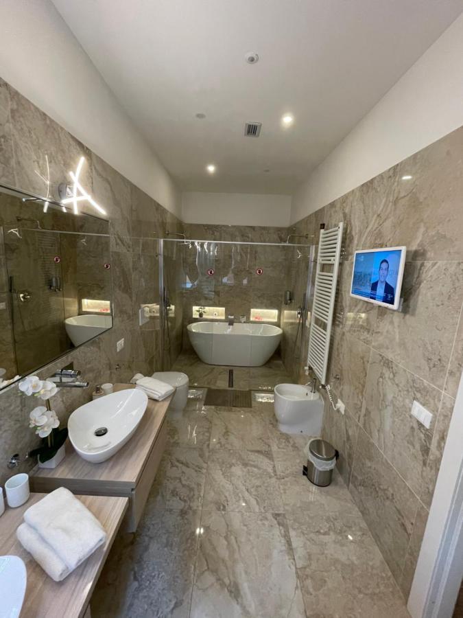 Luxury 3 Al Duomo Di Parma Apartment Bagian luar foto