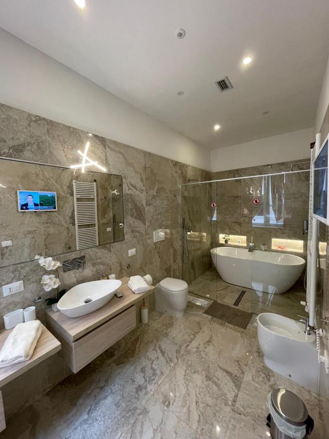 Luxury 3 Al Duomo Di Parma Apartment Bagian luar foto