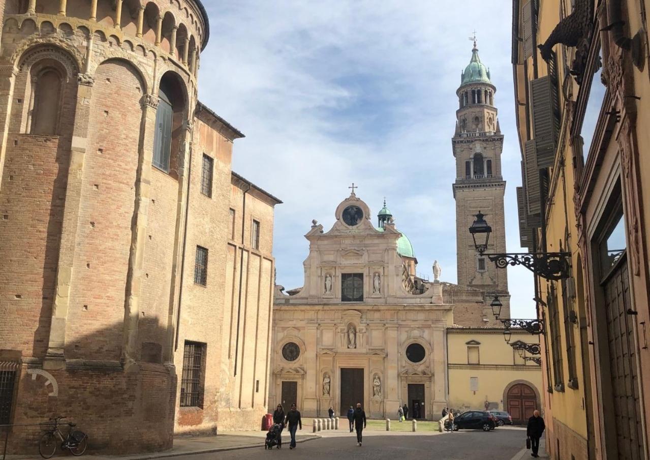 Luxury 3 Al Duomo Di Parma Apartment Bagian luar foto