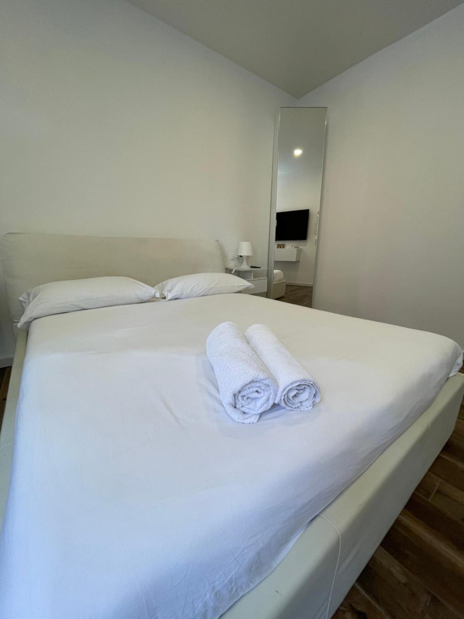 Luxury 3 Al Duomo Di Parma Apartment Bagian luar foto