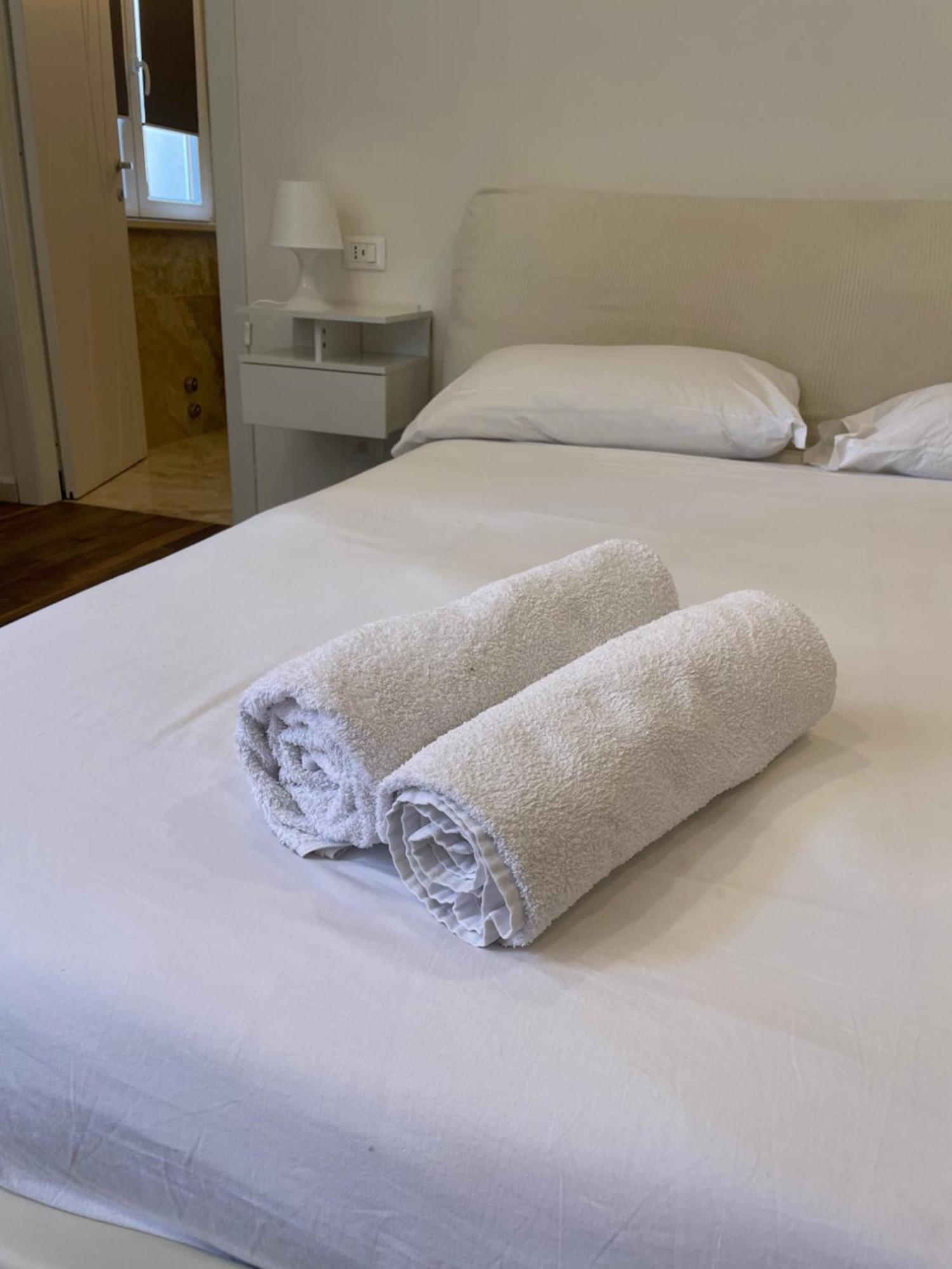 Luxury 3 Al Duomo Di Parma Apartment Bagian luar foto